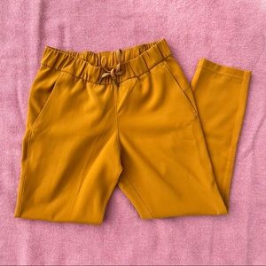 Lululemon Woven Fool’s Gold On The Fly Pants